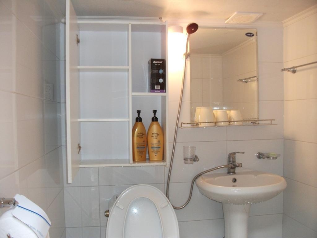 Guest house Bukchon Sarangchae Hanok 2*