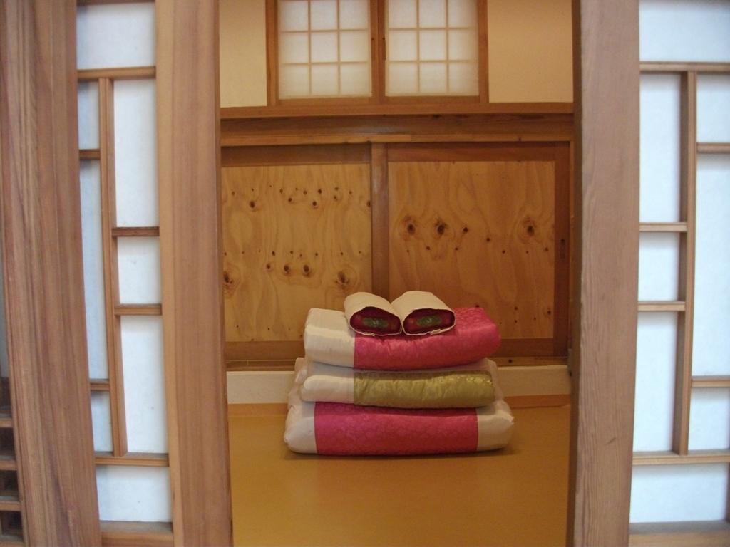 Bukchon Sarangchae Hanok Guest house 2*